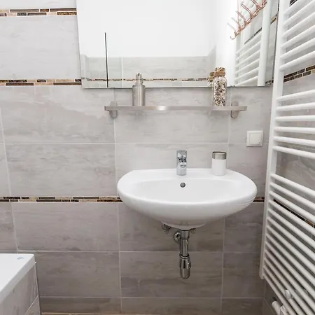 Comfortable Romantic 1 Bedroom Apartment Near Augarten Vienna Exterior photo