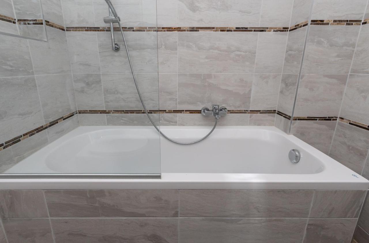 Apartment Comfortable Romantic 1 Bedroom Near Augarten