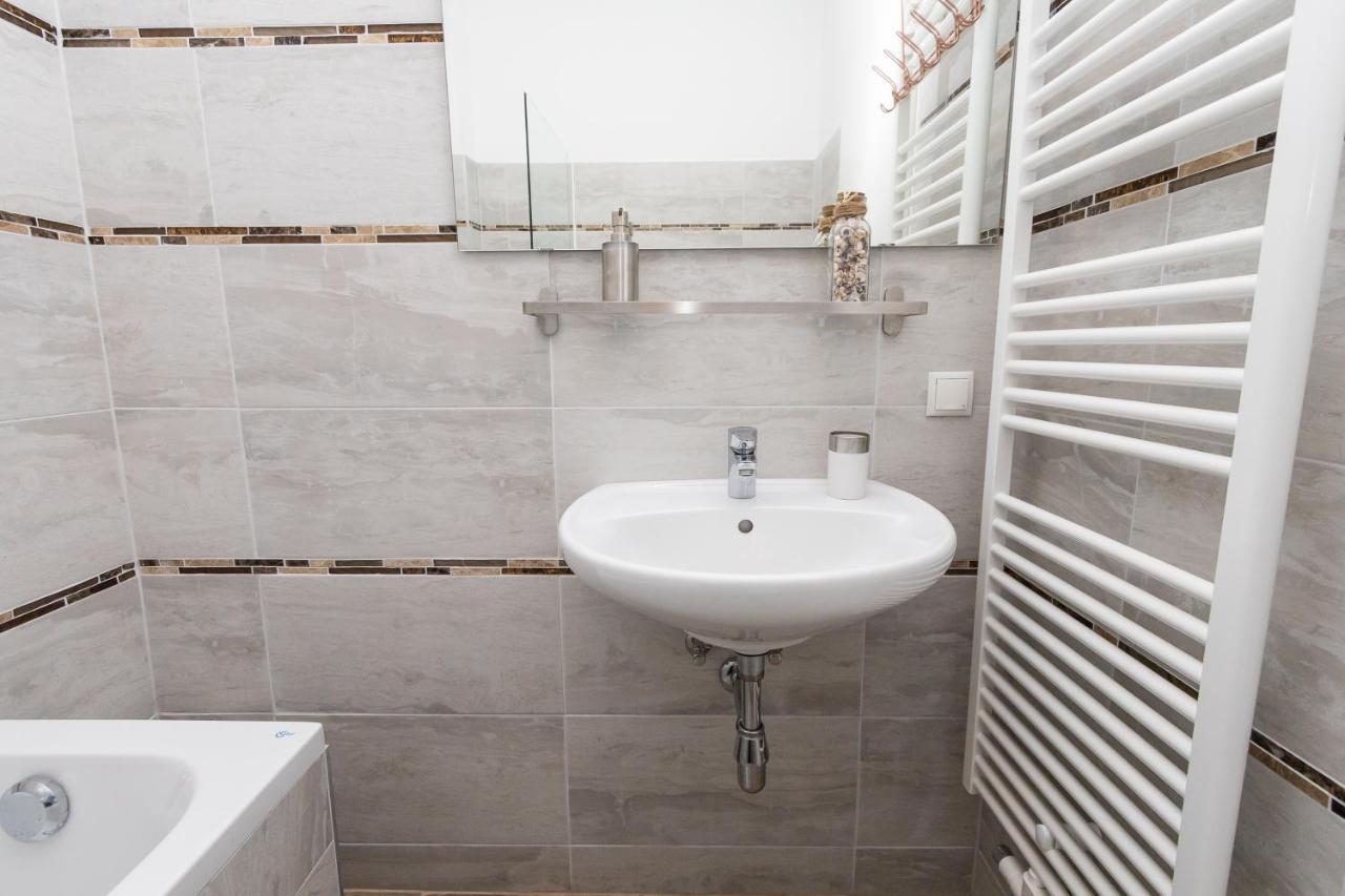 Comfortable Romantic 1 Bedroom Near Augarten Apartment Wien