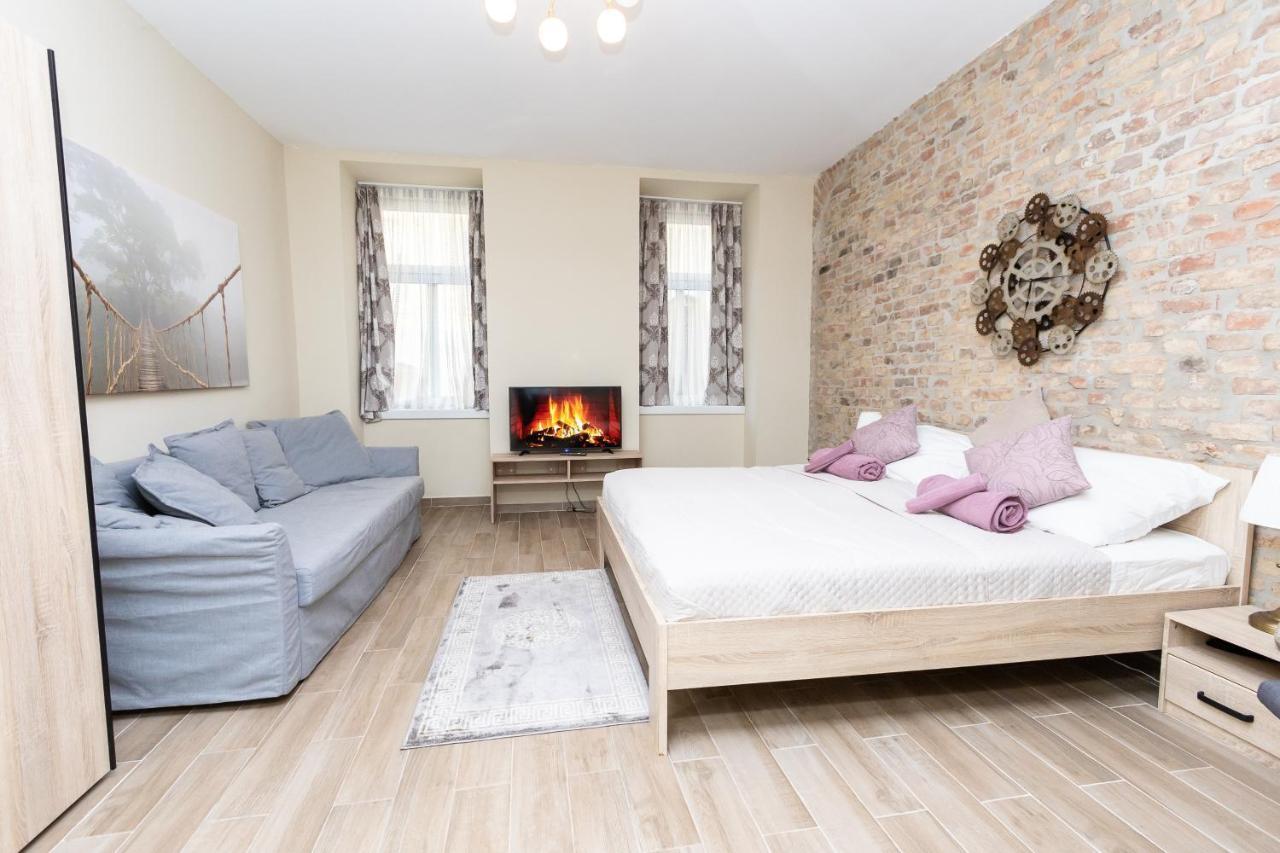 Comfortable Romantic 1 Bedroom Near Augarten Apartment
